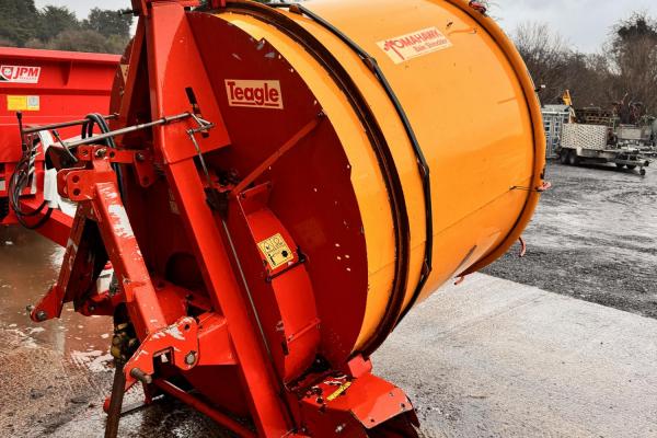 Teagle T404 straw bedder