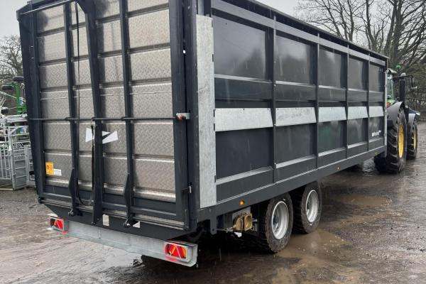 Marshall LST-25 Livestock Trailer