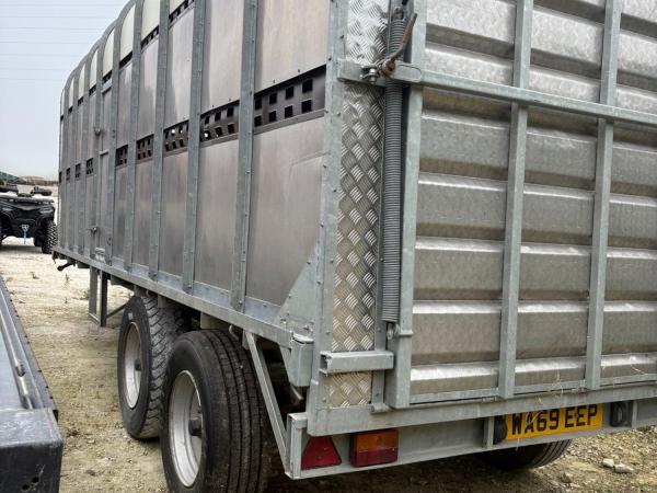 Bateson LT100 Livestock Trailer