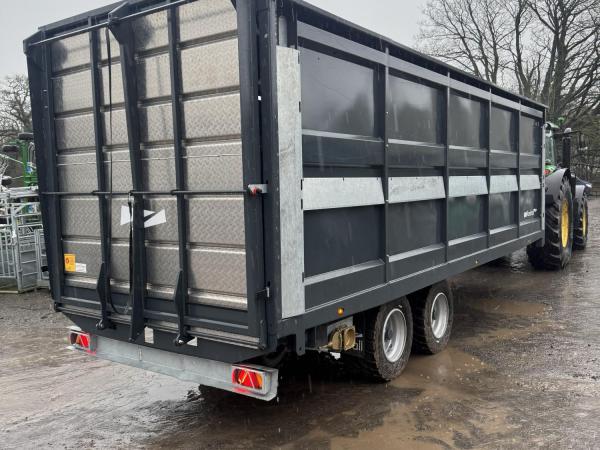 Marshall LST-25 Livestock Trailer