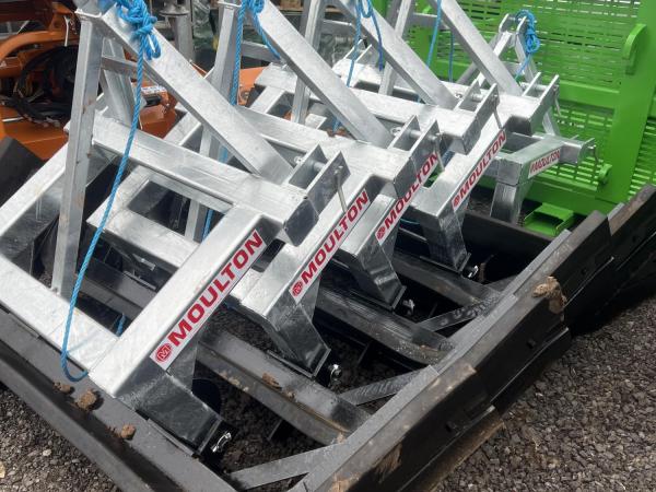 Moulton YS4 Yard Scrapers